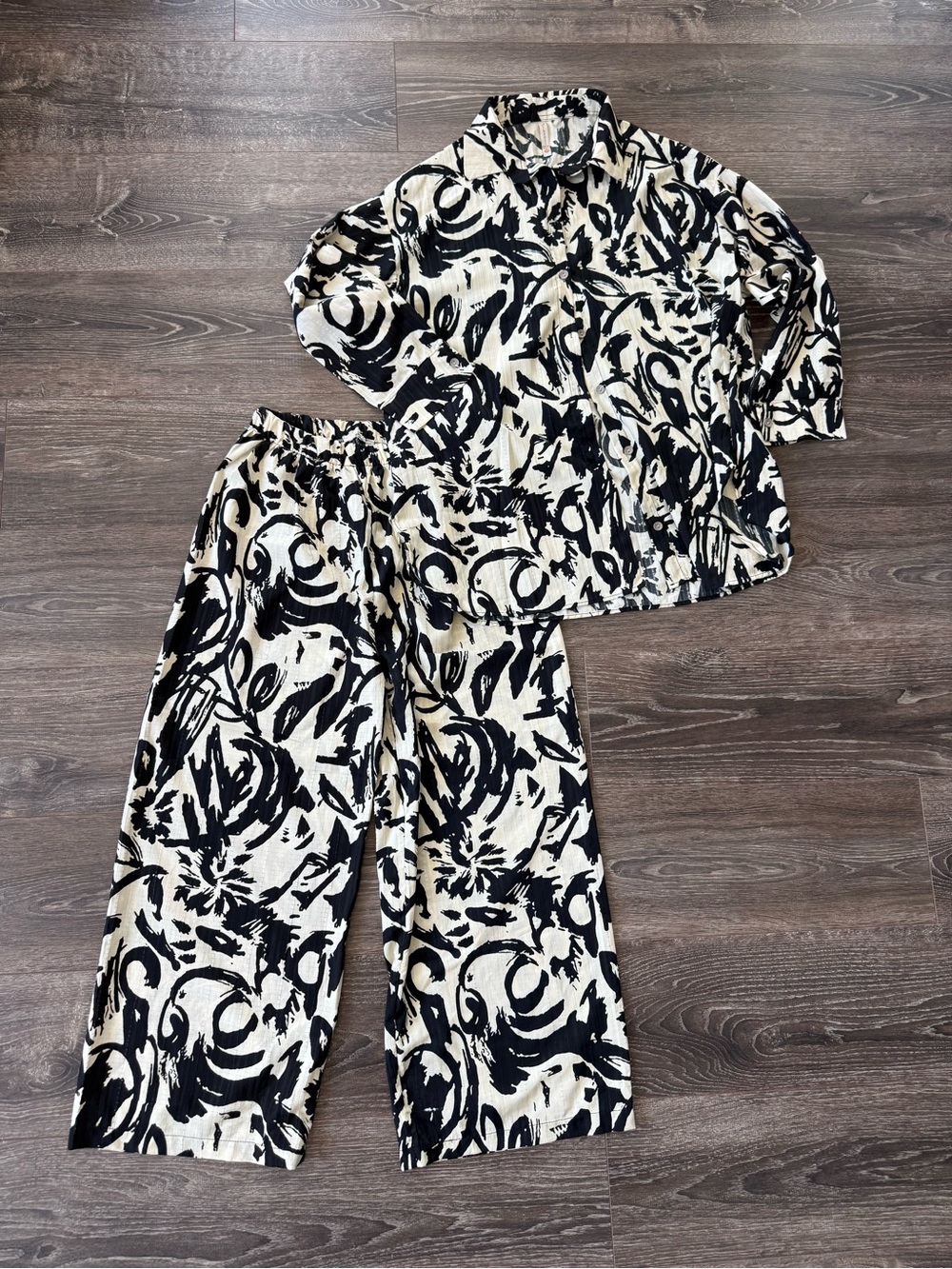 Abstract Wide-Leg Pants Set - Picture 2 of 6